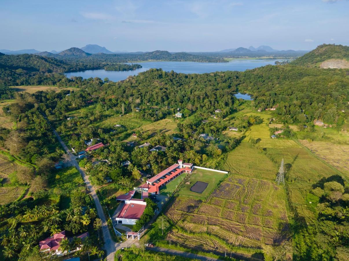 Elephyard Retreat Hotel Mahiyanganaya Buitenkant foto